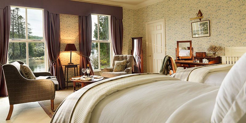 These generous and spacious rooms have a dressing room and are overlooking the river