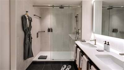 Bankside Starter Suite Bathroom 02