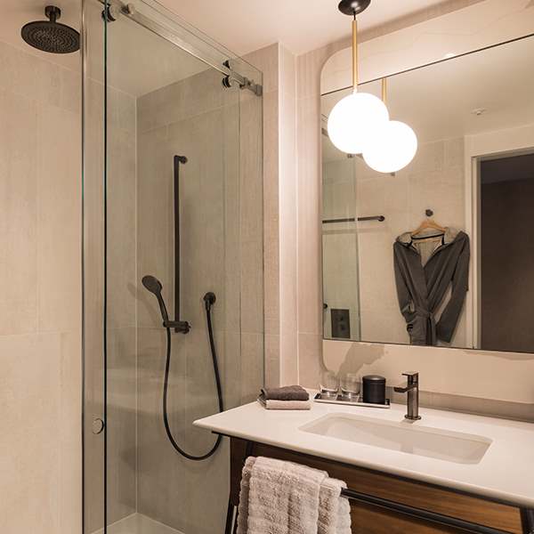 Bankside Spacious King  bathroom