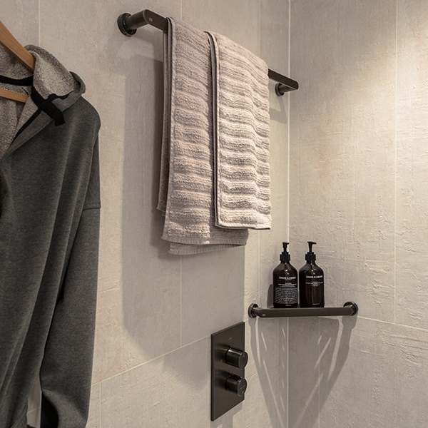 Bankside Spacious King  bathroom v3