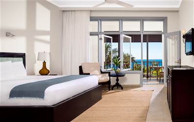 Junior Suite Bedroom at The Cliff, luxury hoteli n Negril. 𝗙𝗿𝗼𝗺 𝗨𝗦𝗗 𝟰𝟱𝟬 𝗽𝗲𝗿 𝗻𝗶𝗴𝗵𝘁