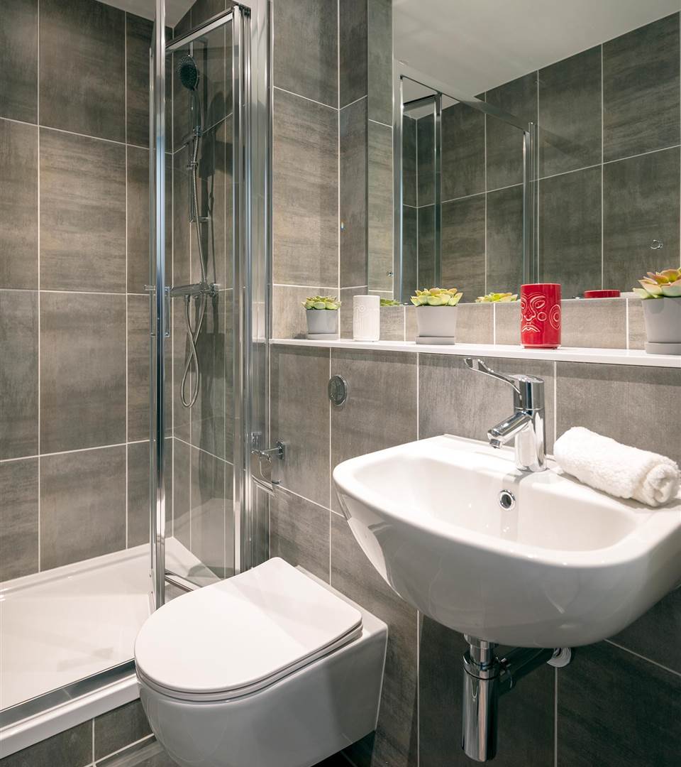 twin bathroom 1
