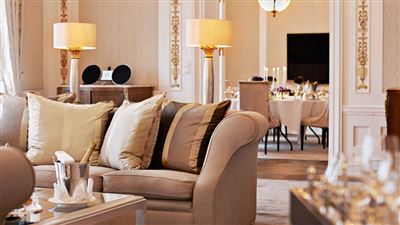 Royal Suite livingroom