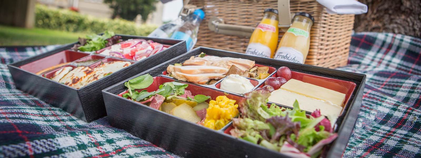 Picnic Hampers Essex Picnic Basket Set Hertfordshire