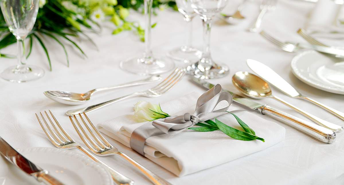place setting with ribbon