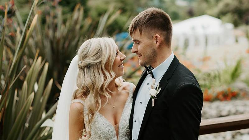Sarah & Danny's Stylish July Wedding