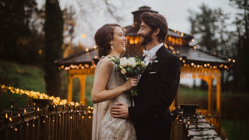 The unfurling of a Winter Wedding Photoshoot