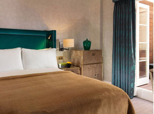 Deluxe Double with Patio Room London - Deluxe Rooms with Balconies