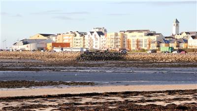 Salthill_town_sea
