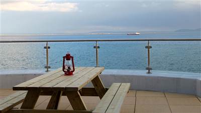 balcony_bench_boat_lamp