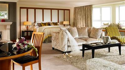  Honeymoon Hotels Cork at Garryvoe 4 Star Hotels by the Sea.  𝗙𝗿𝗼𝗺 €𝟮𝟲𝟱 𝗽𝗲𝗿 𝗿𝗼𝗼𝗺