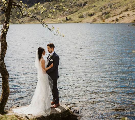 bride-and-groom-by-the-lake