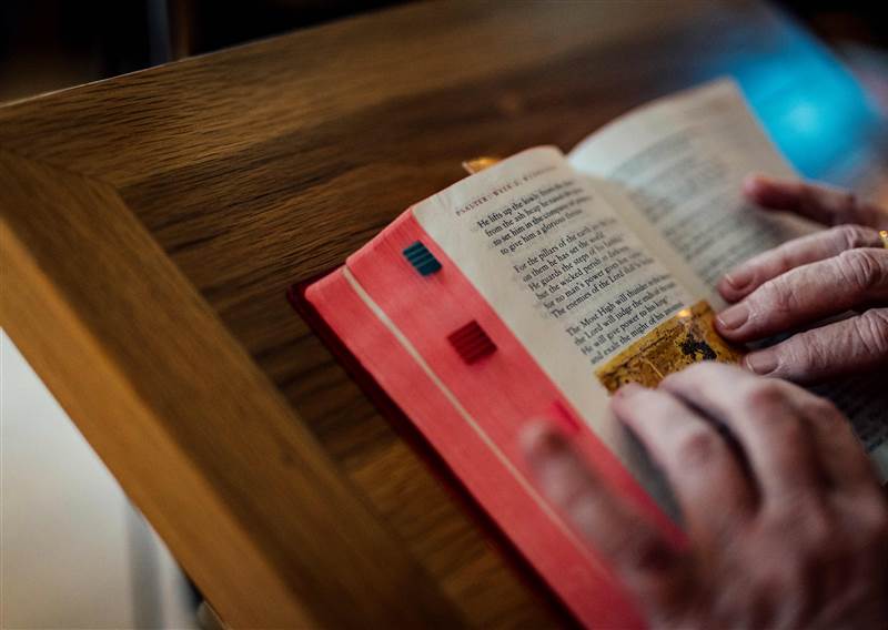 SML  hands on prayer book