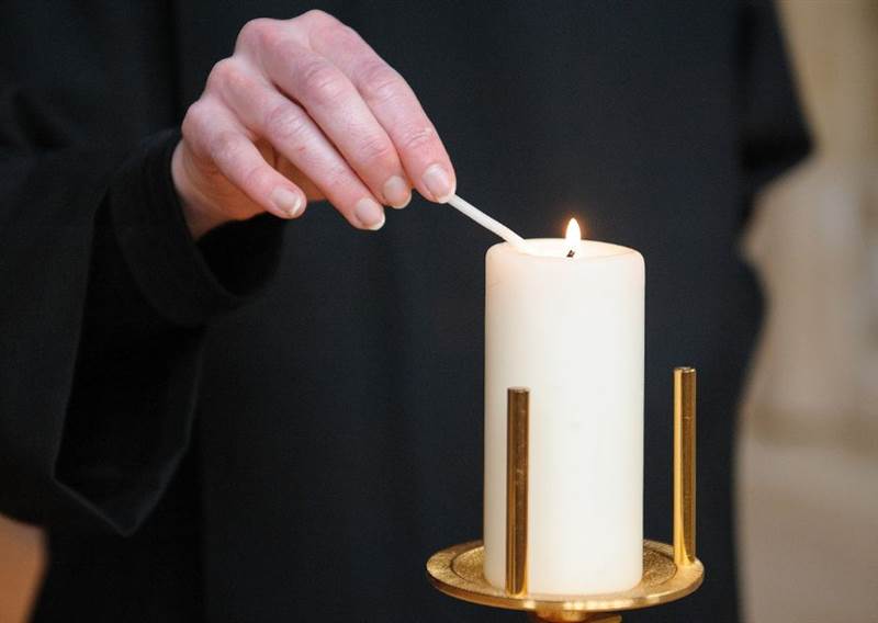 candle lighting nuns