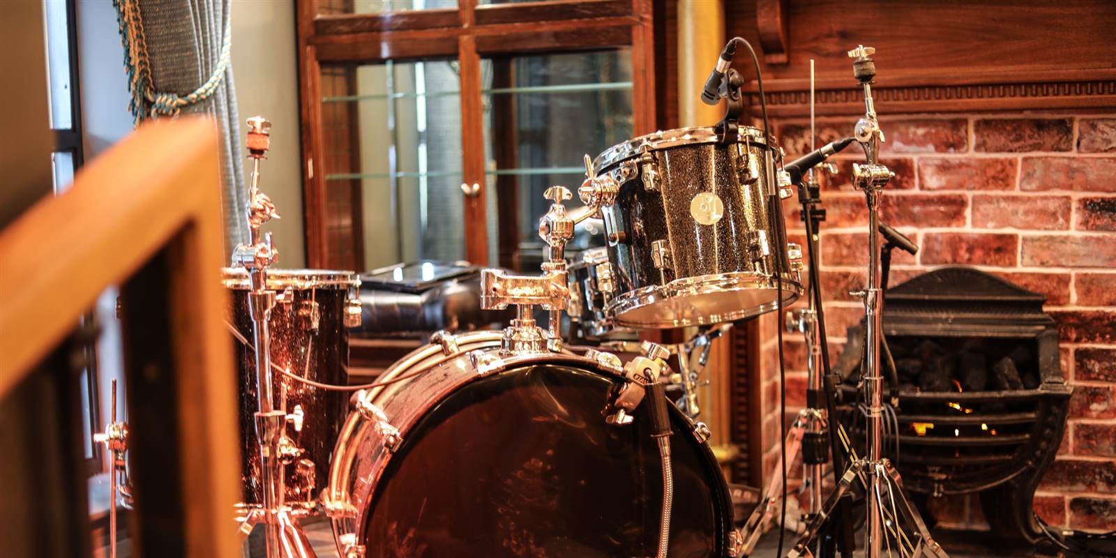 Live Music Belfast Listen at the Lansdowne Hotel