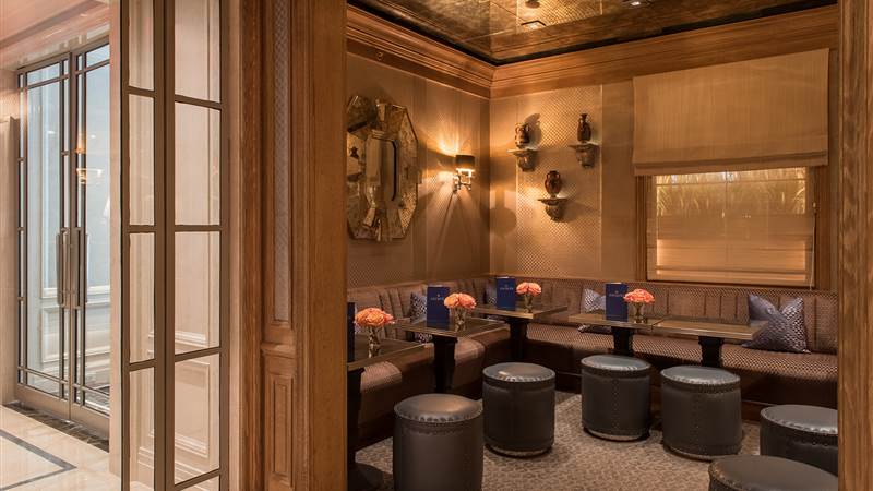 Luxury Hotel Bar in Manhattan at the Lowell Hotel