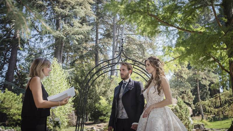 Outdoor Wedding Ceremony in Geneva at Parc des Eaux Vives