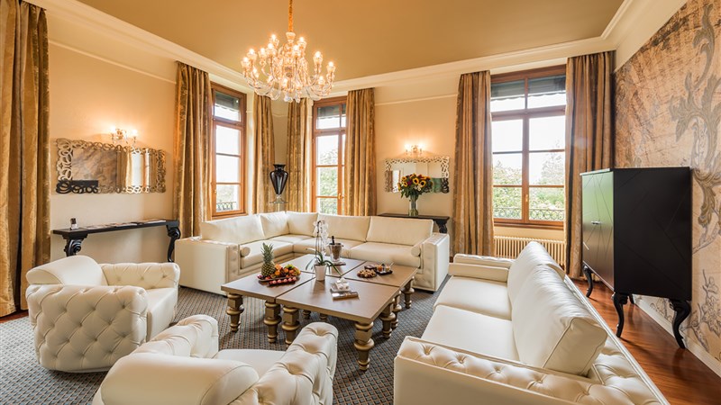 Luxury 4-Star Apartment Bedroom in Geneva
