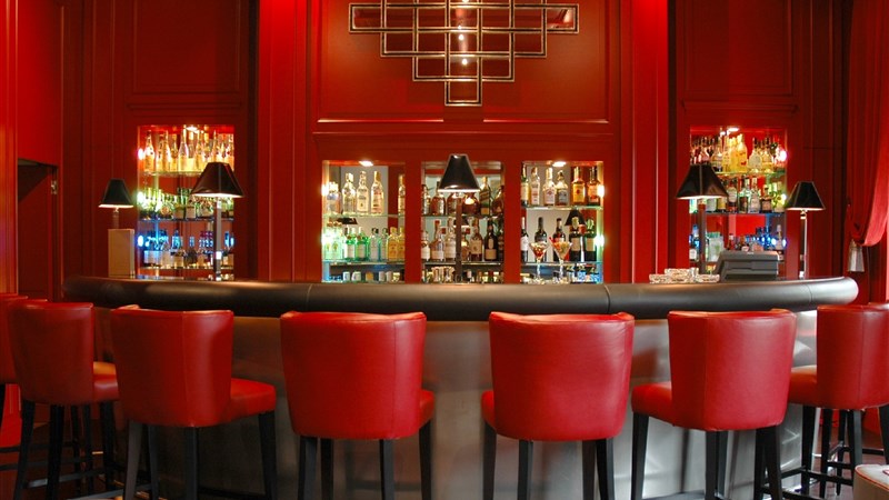 The famous Mirror Bar in Geneva at Metropole Hotel