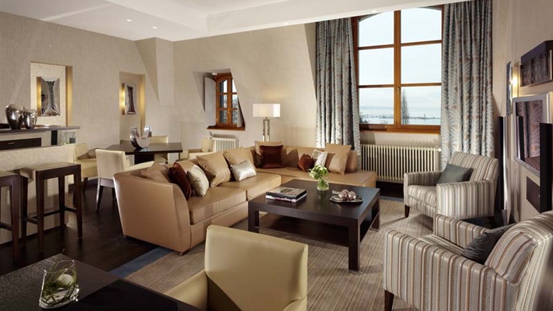 Luxury 4-Star Hotel Lake Geneva Suite in Geneva