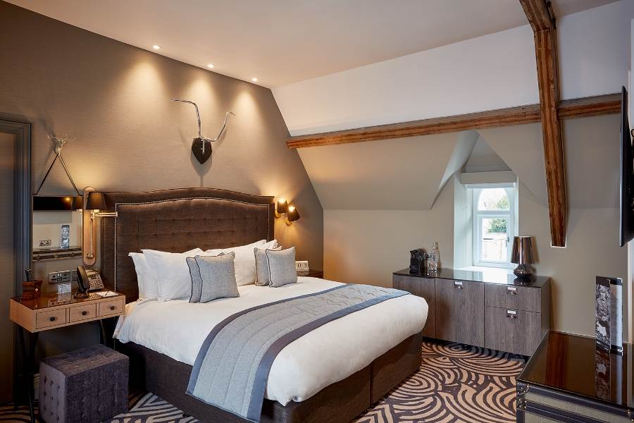 king-size Hotel room beds in Cheadle, Manchester