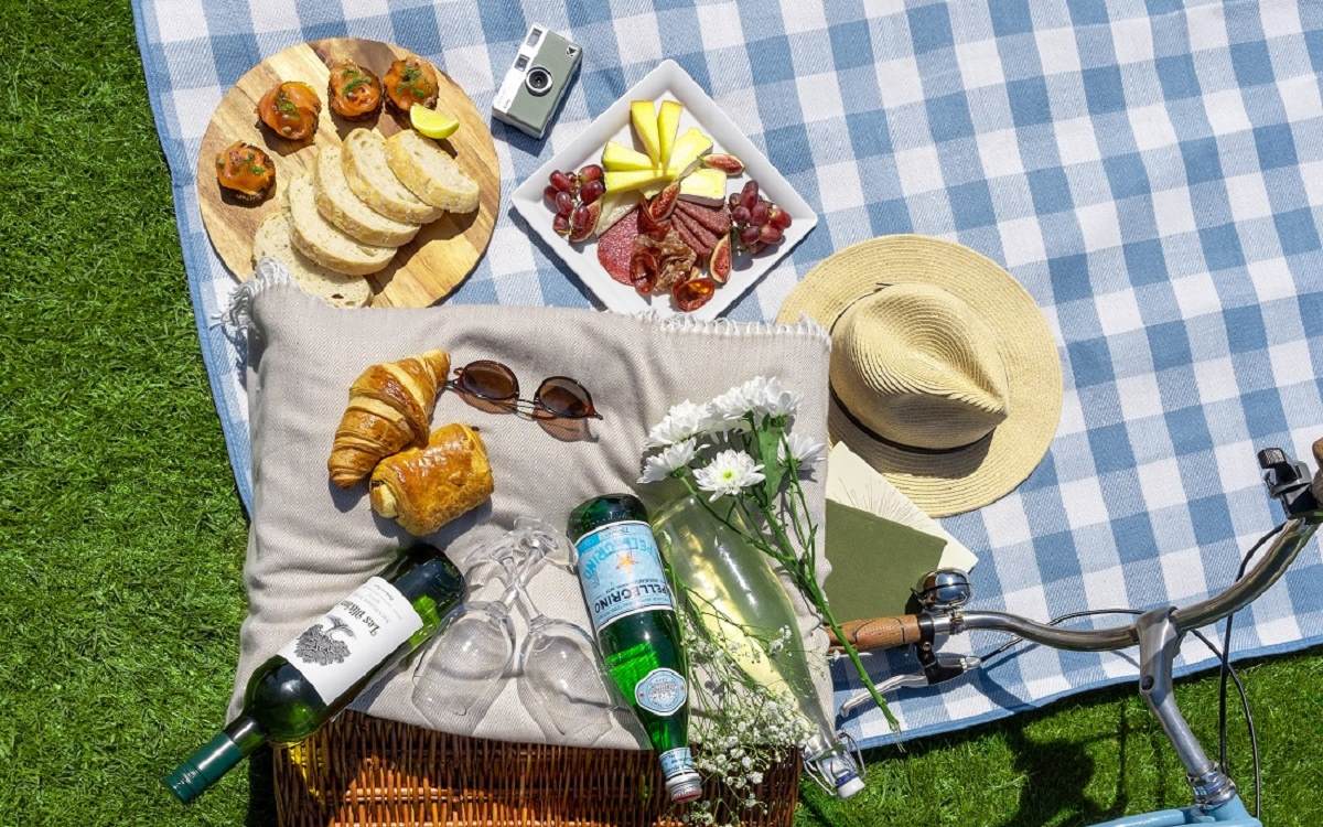 Picnic on the front lawn