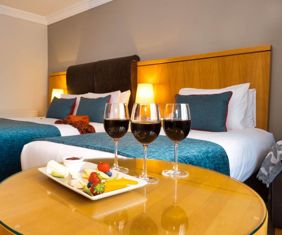 Twin Bedroom Alternate Snacks, Accommodation in 4-Star Prince of Wales Hotel