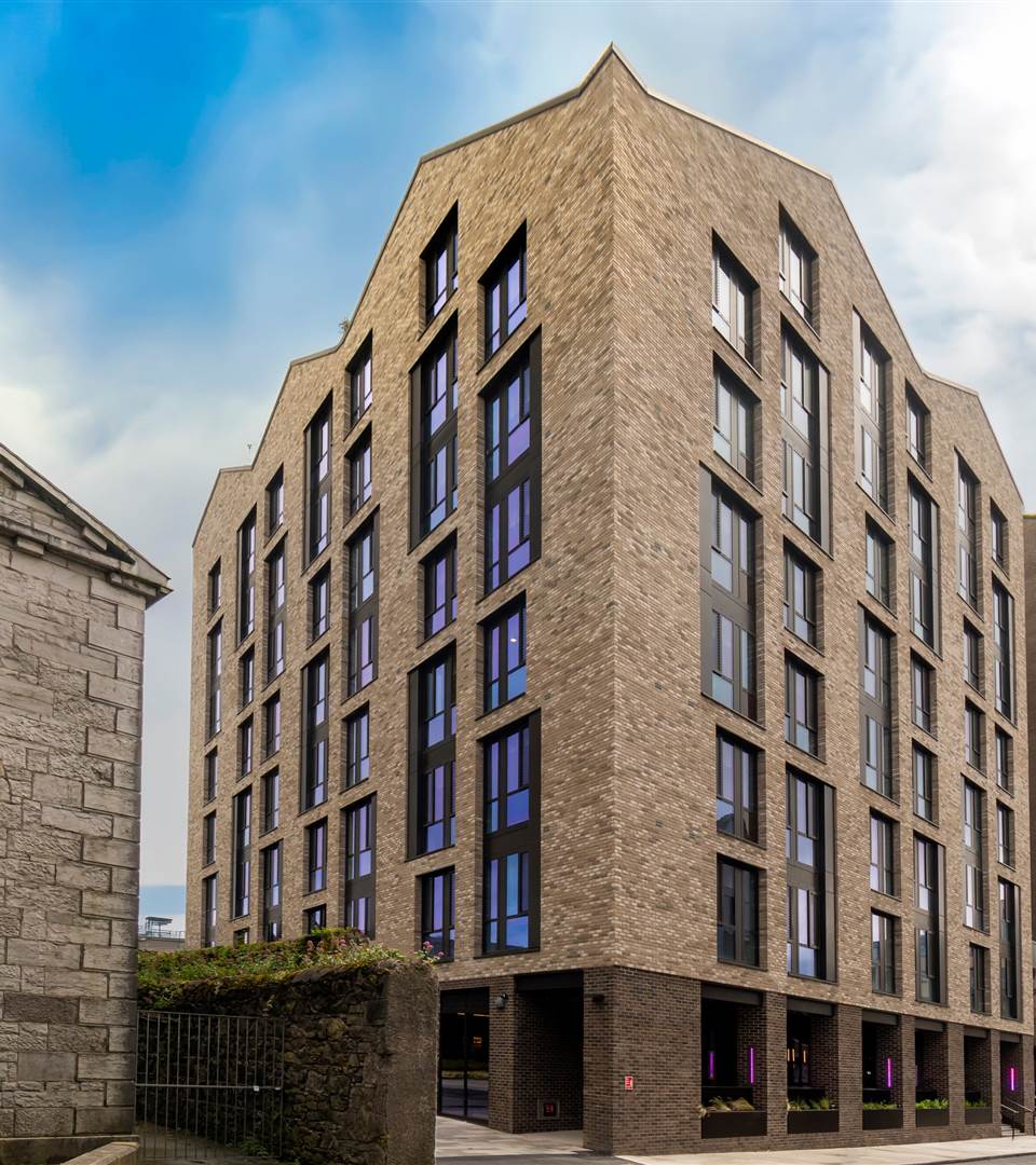 Queen Street Place Exterior