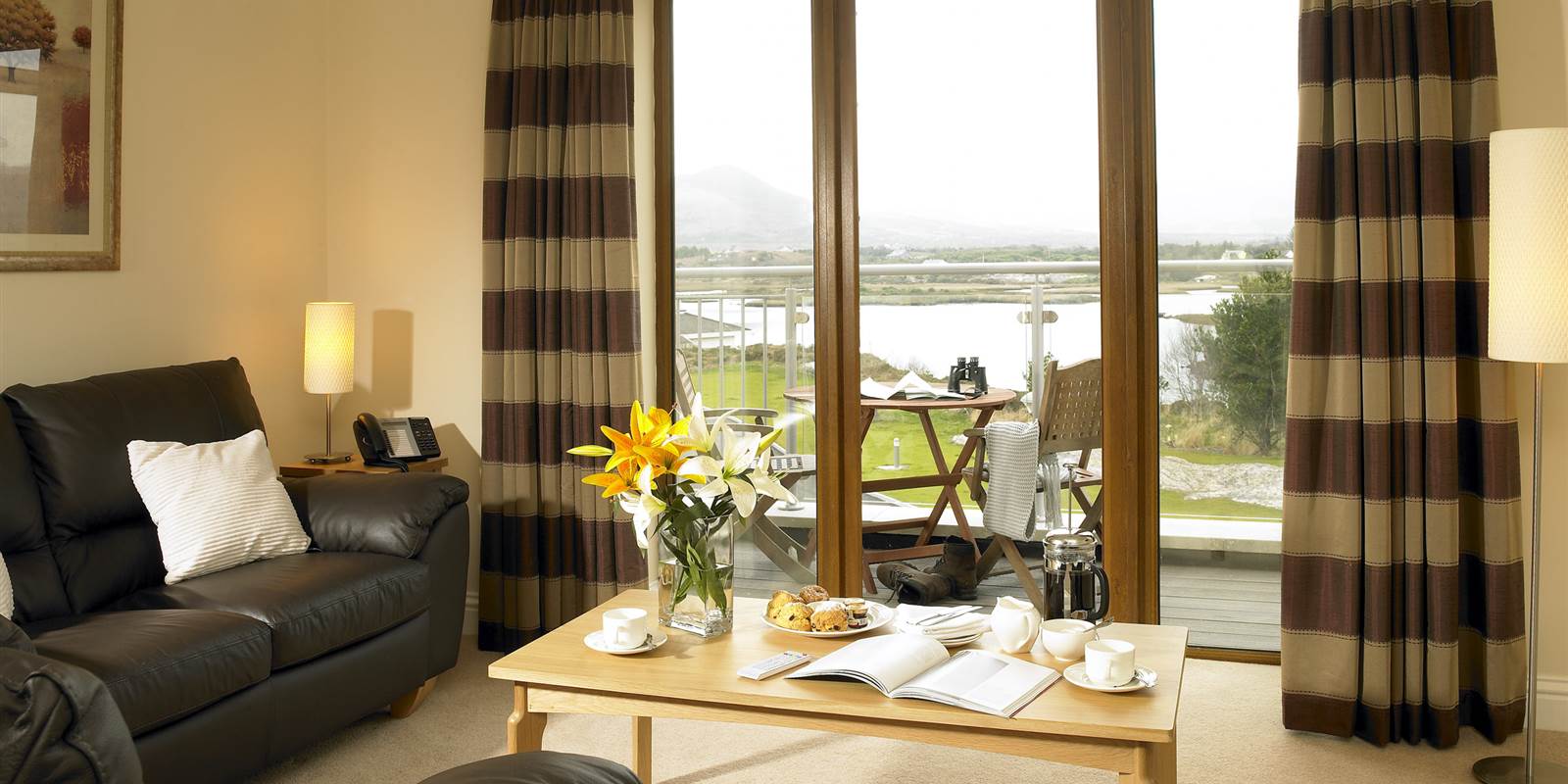 Sneem Hotel in Kerry with Luxury Apartments. 𝟮 𝗡𝗶𝗴𝗵𝘁 𝗦𝘁𝗮𝘆 𝗶𝗻 𝗮 𝟮 𝗯𝗲𝗱𝗿𝗼𝗼𝗺 𝗔𝗽𝗮𝗿𝘁 𝗙𝗿𝗼𝗺 €𝟮𝟱𝟬