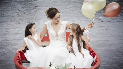 Luxury 4 Star Hotel with Bride Boat in Kerry