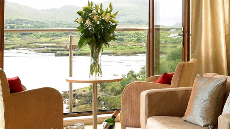 Sea view hotels Ireland, 𝗙𝗿𝗼𝗺 €𝟭𝟭𝟬 𝗽𝗲𝗿 𝗿𝗼𝗼𝗺 and breakfast included. SNEEM HOTEL in KERRY