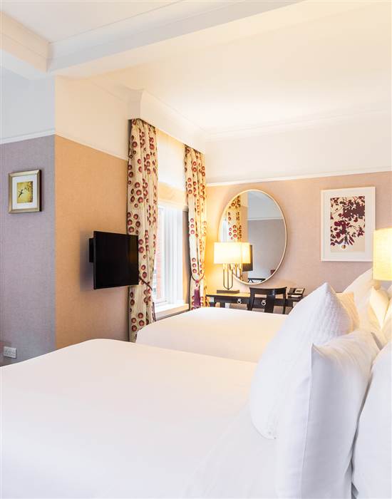 Luxury family room in St Ermins Hotel in London