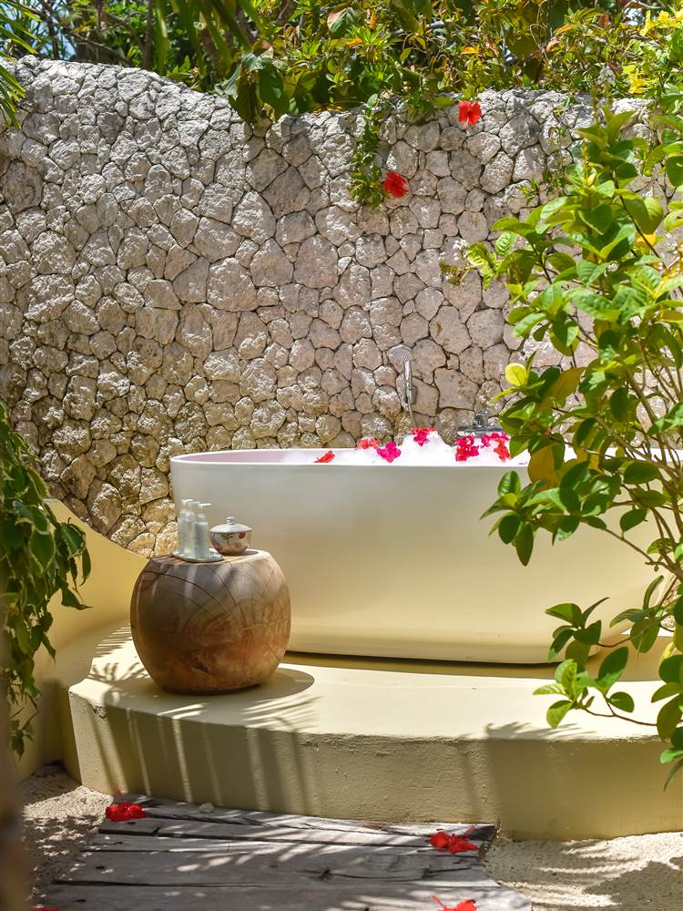 Villa - outdoor bathtub